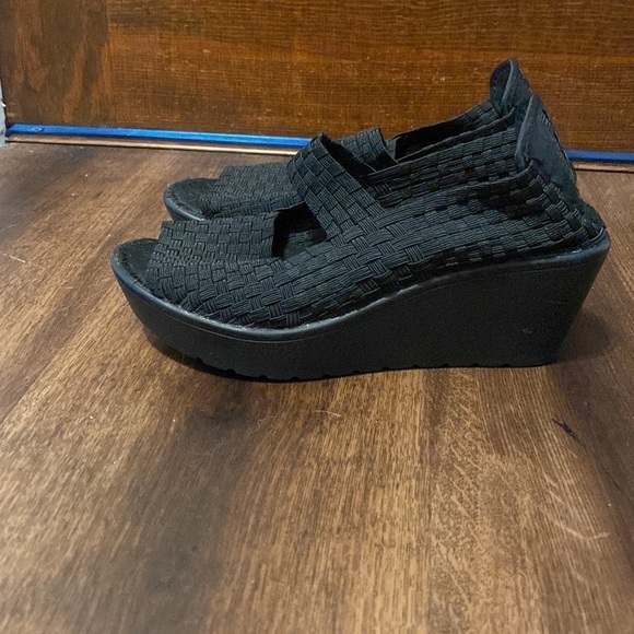 Steve Madden black wedge sandals. - Picture 4 of 6